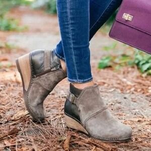 Dansko Womens Shirley Side Zip Ankle Bootie Taupe Suede Stacked Wedge 42/11.5-12